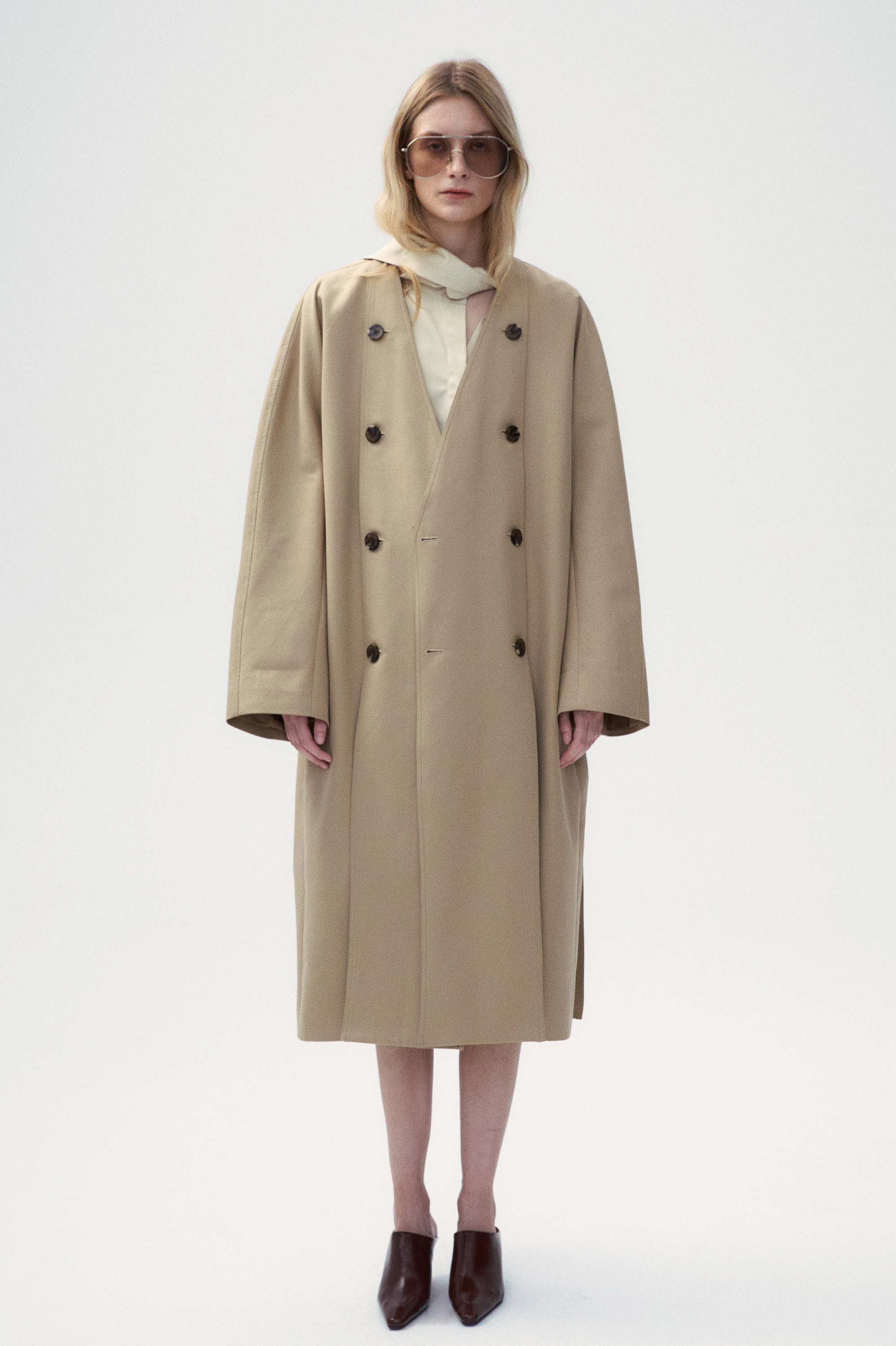 CLORE + クロレ Cross over Trench Crease-Resistant Oversized Trench CLORE + クロレ Cross over Trench Crease-Resistant Oversized Trench
