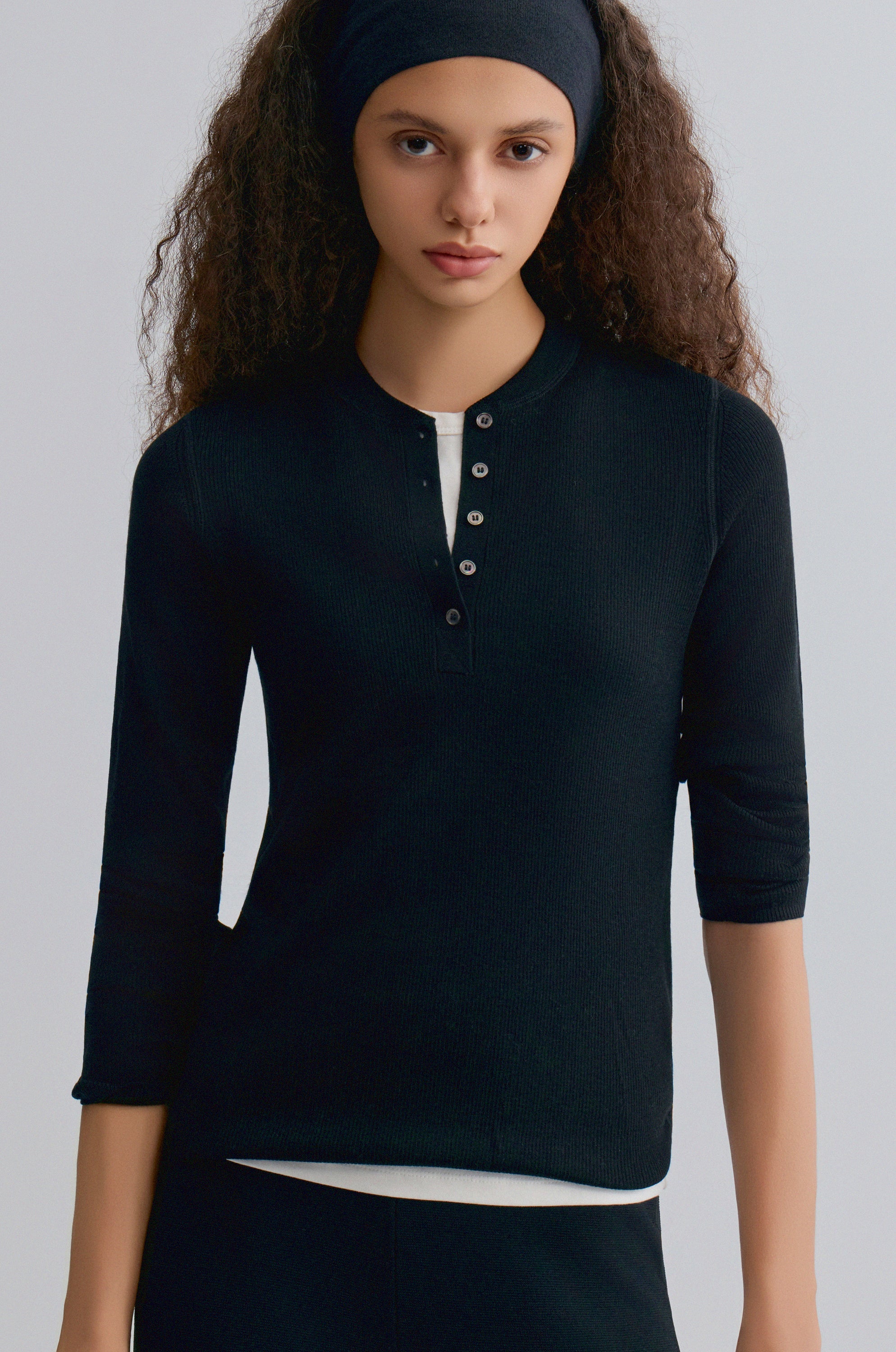 Superfine Merino Wool Knit Henley Black
