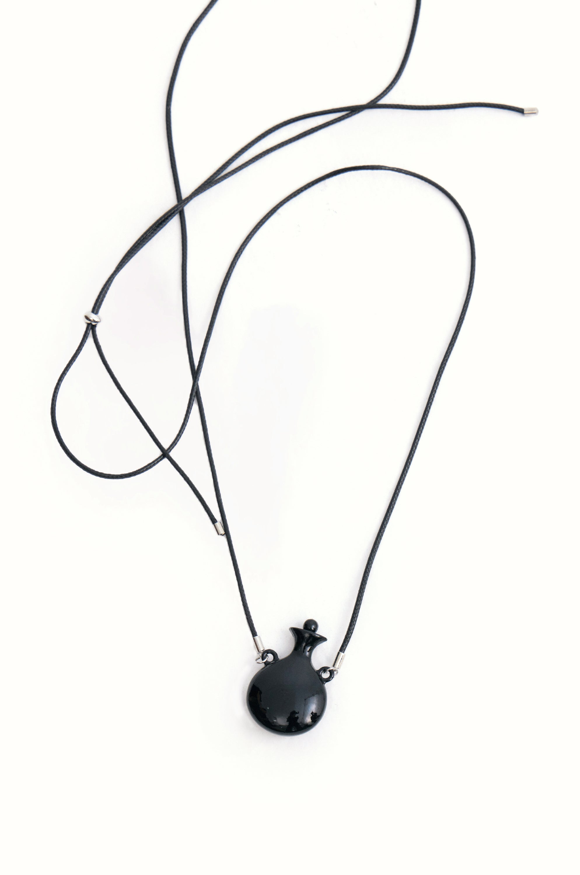 Flask-shaped Pendant Necklace Black