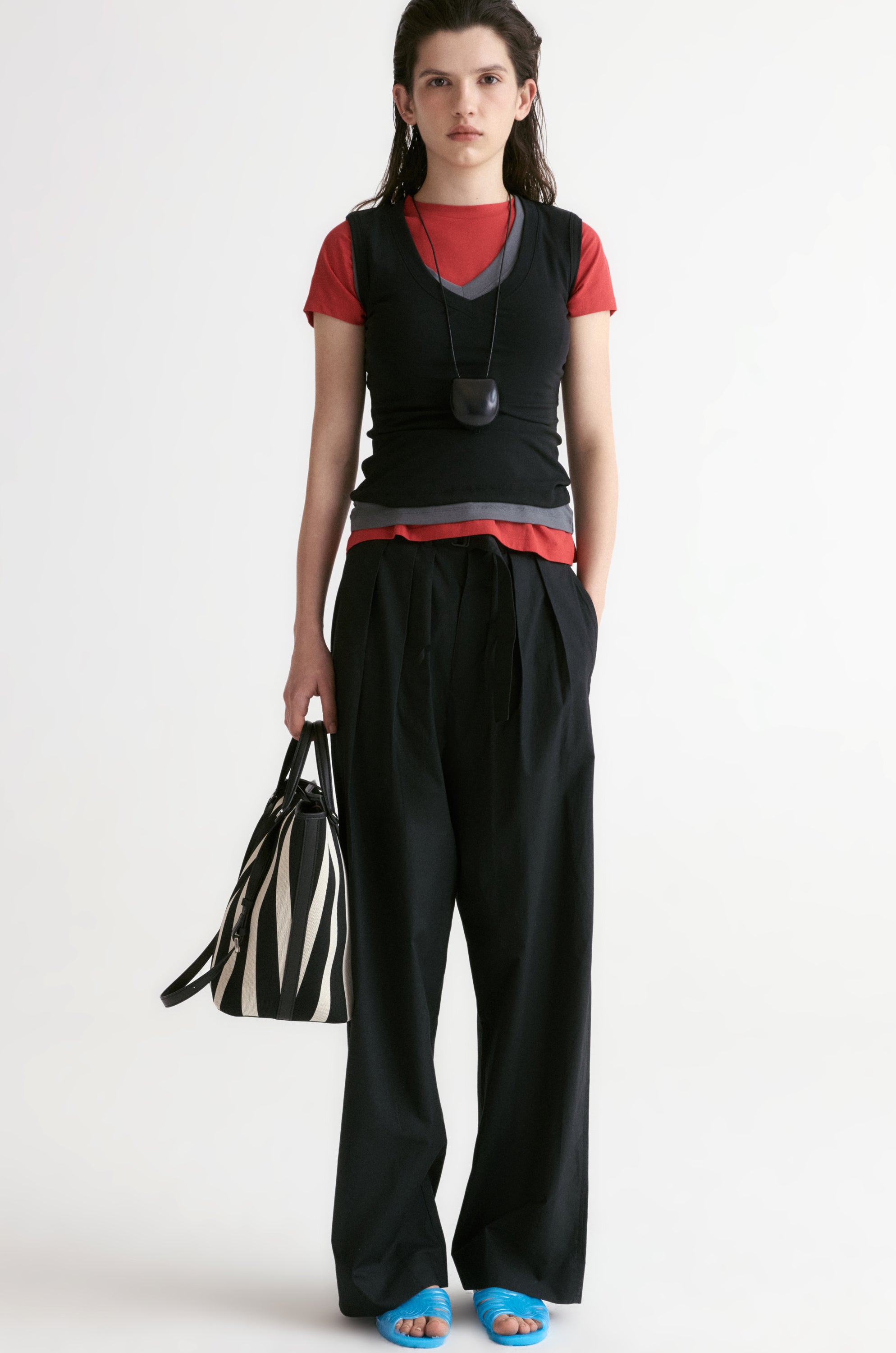 Slim V- neck T-shirt-Black