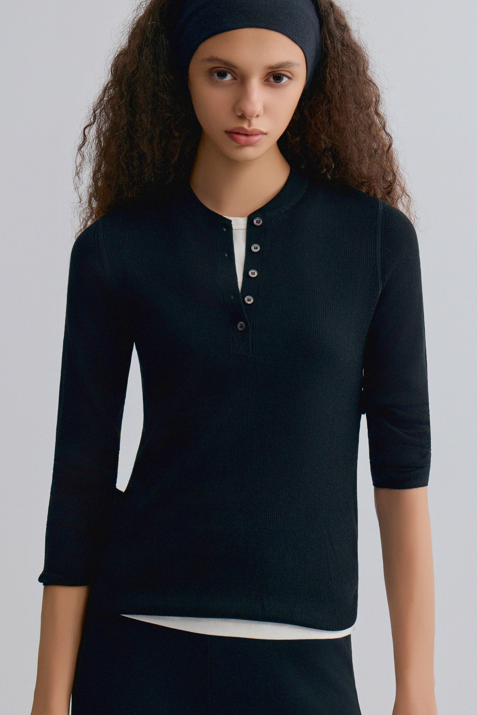Superfine Merino Wool Knit Henley Black