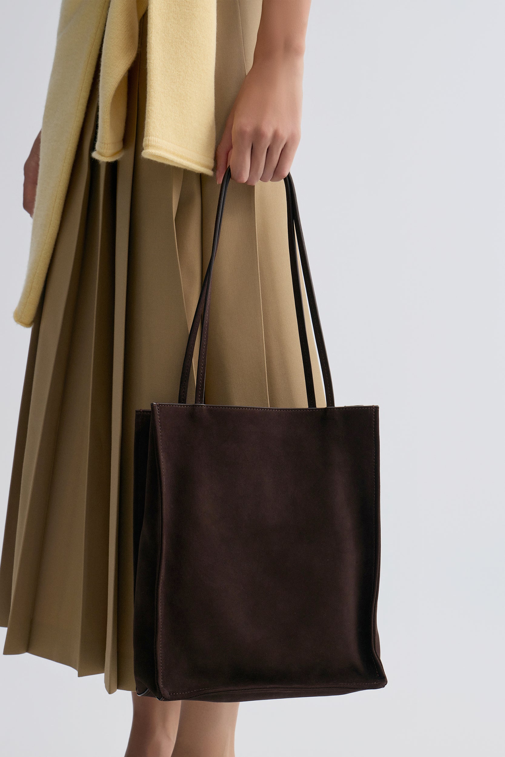 Metro Tote Bag in Suede Deep Brown