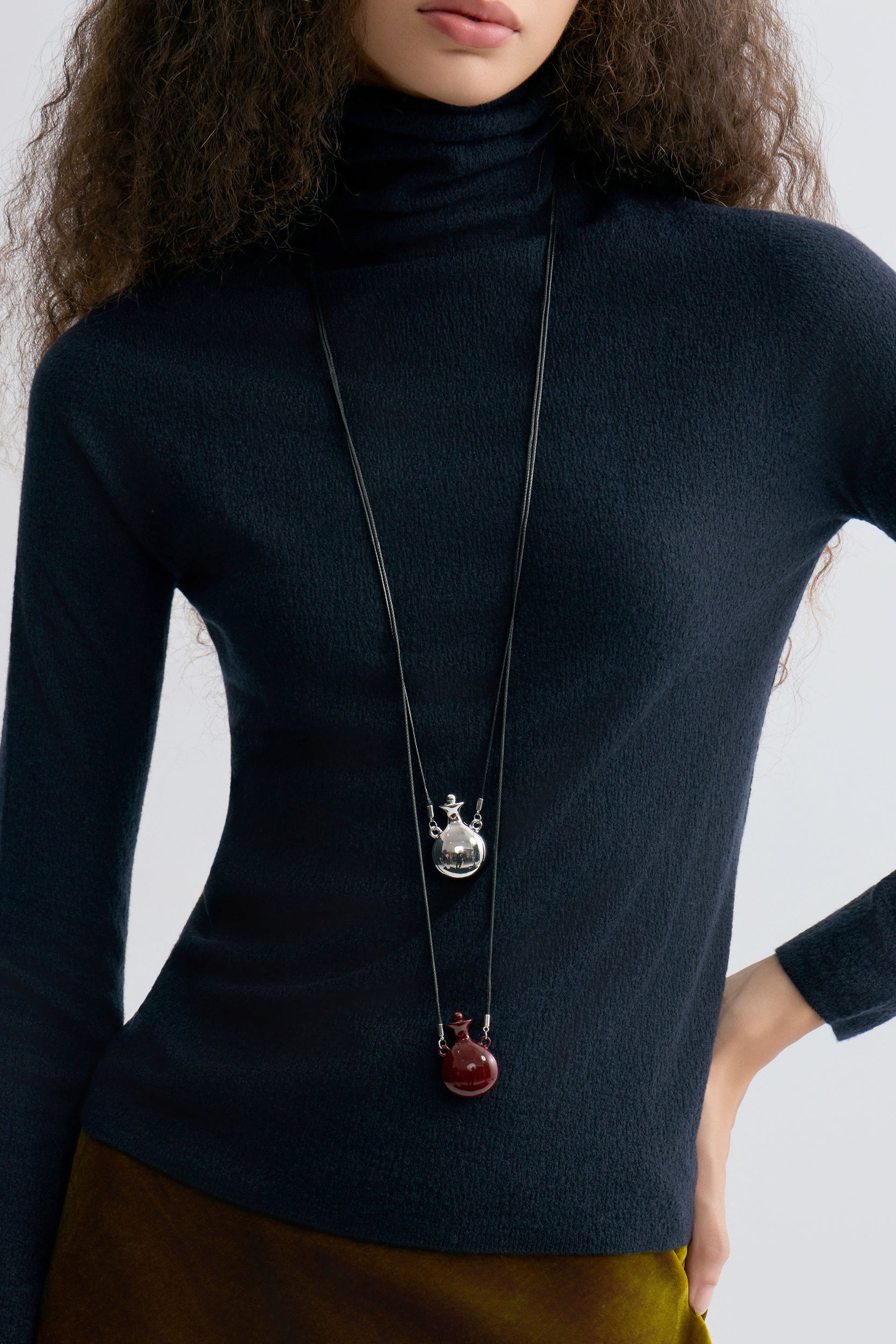 Flask-shaped Pendant Necklace Burgundy