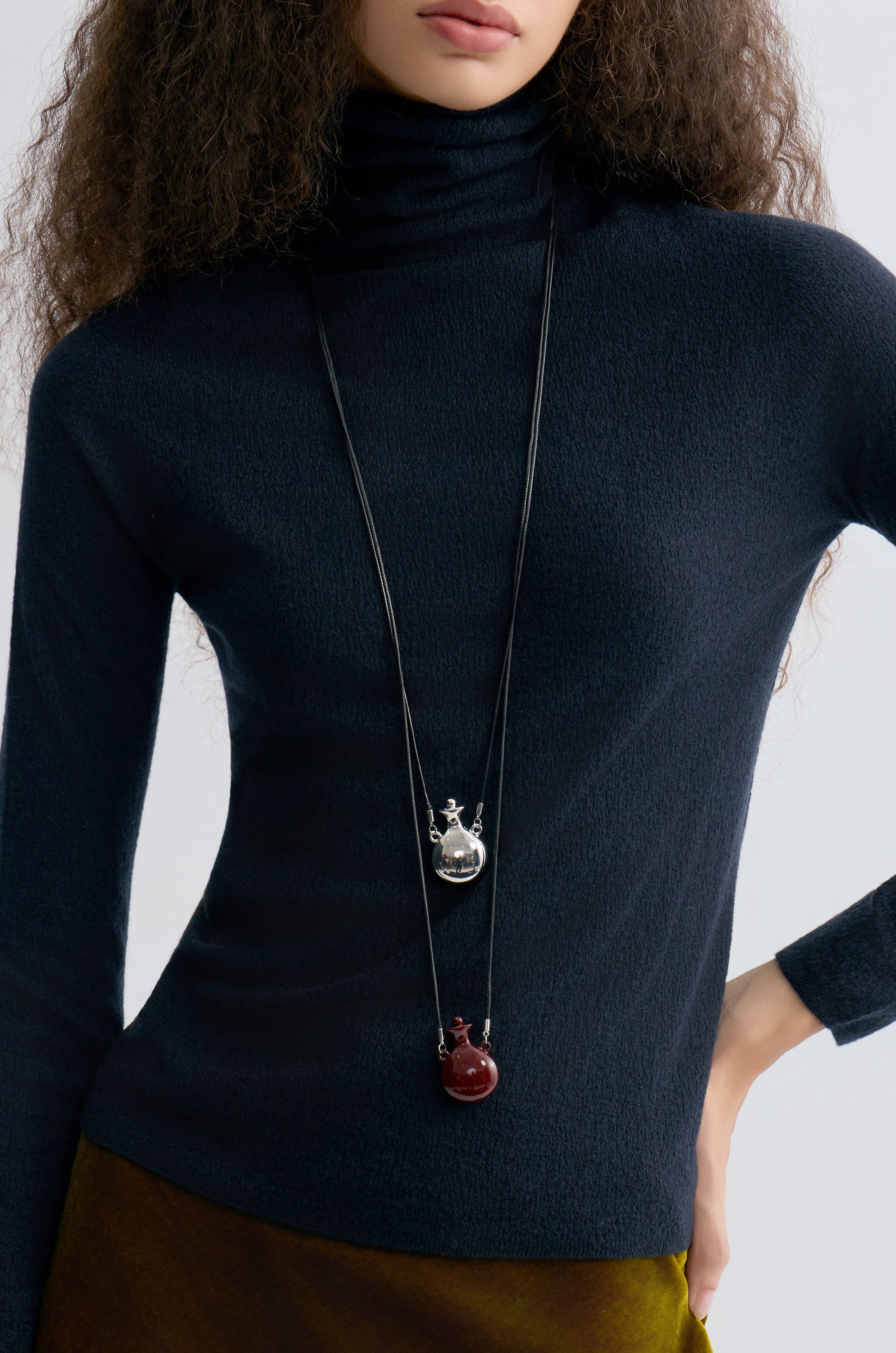 Flask-shaped Pendant Necklace Burgundy