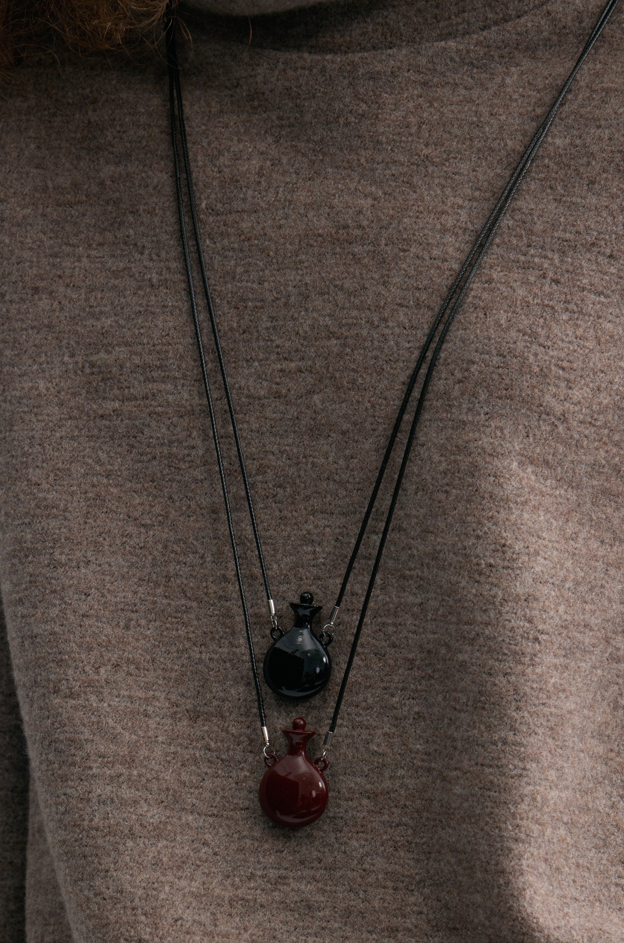 Flask-shaped Pendant Necklace Black