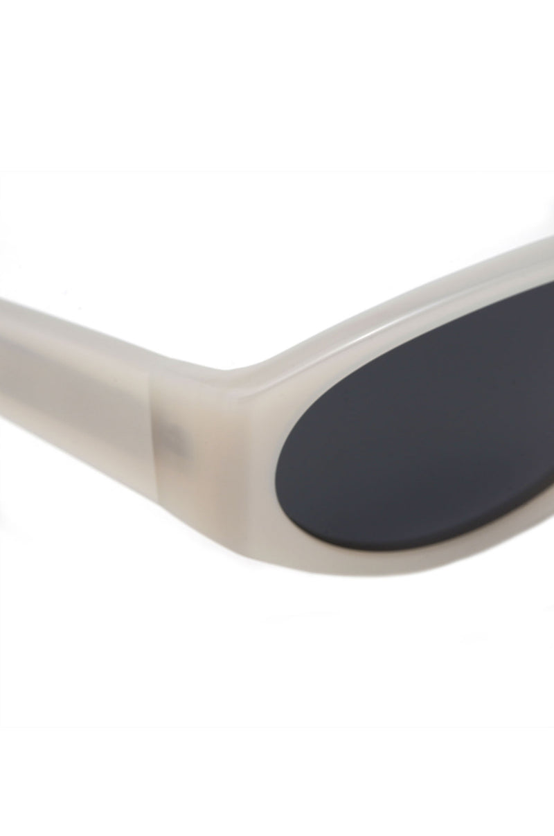 Winona Oval Sunglasses-White