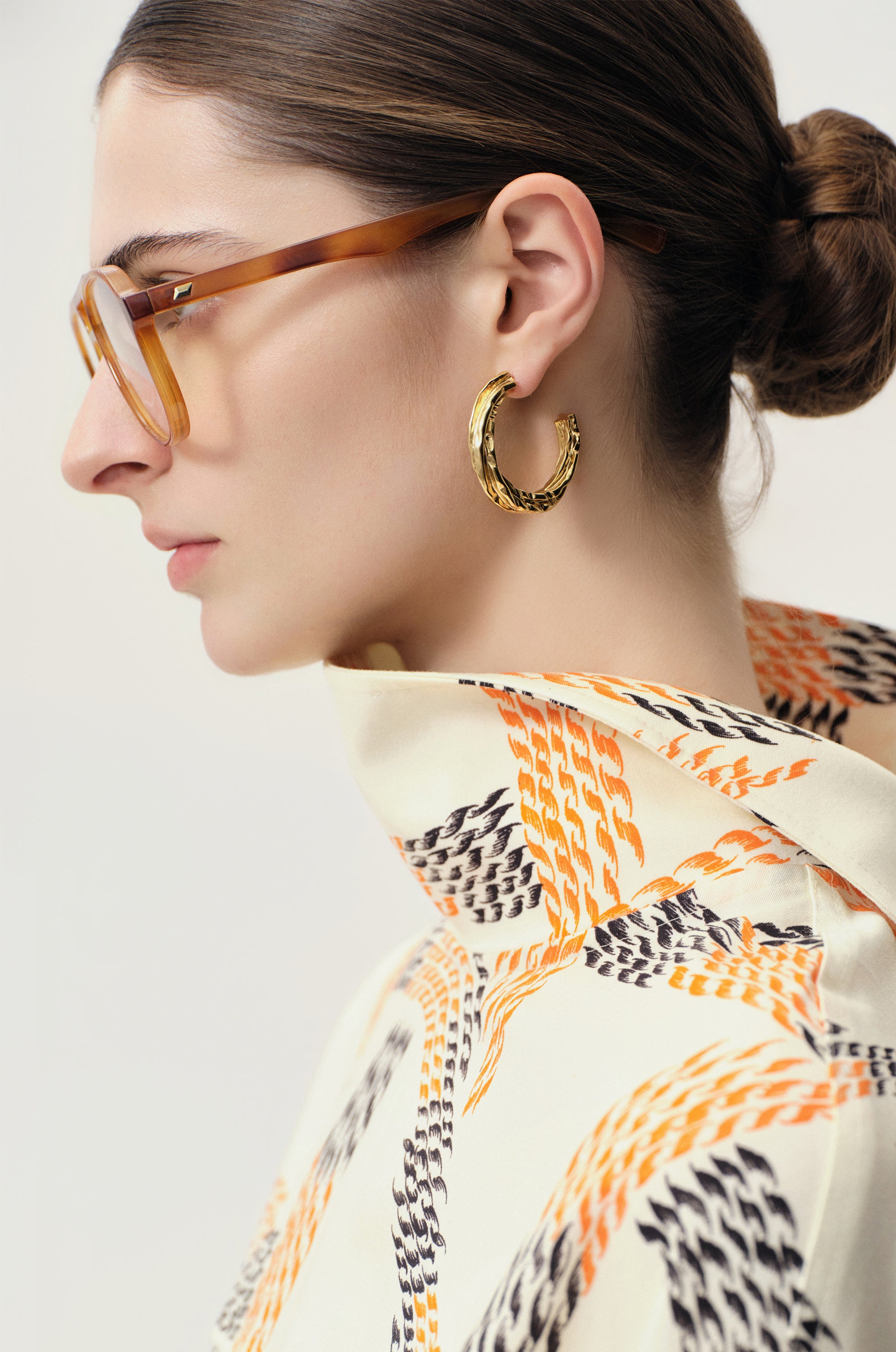Swirl gold-pleated hoop earrings