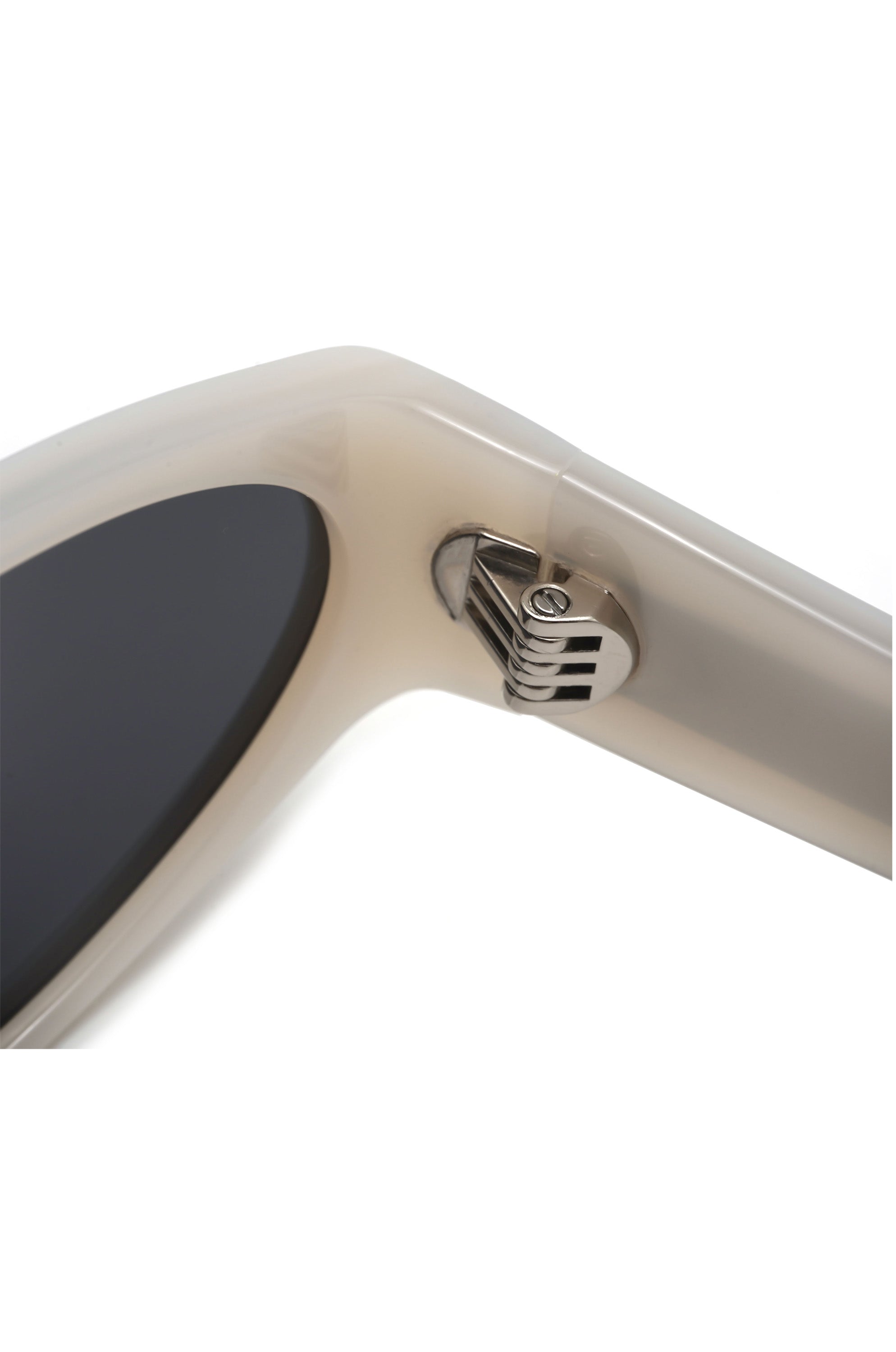Winona Oval Sunglasses-White