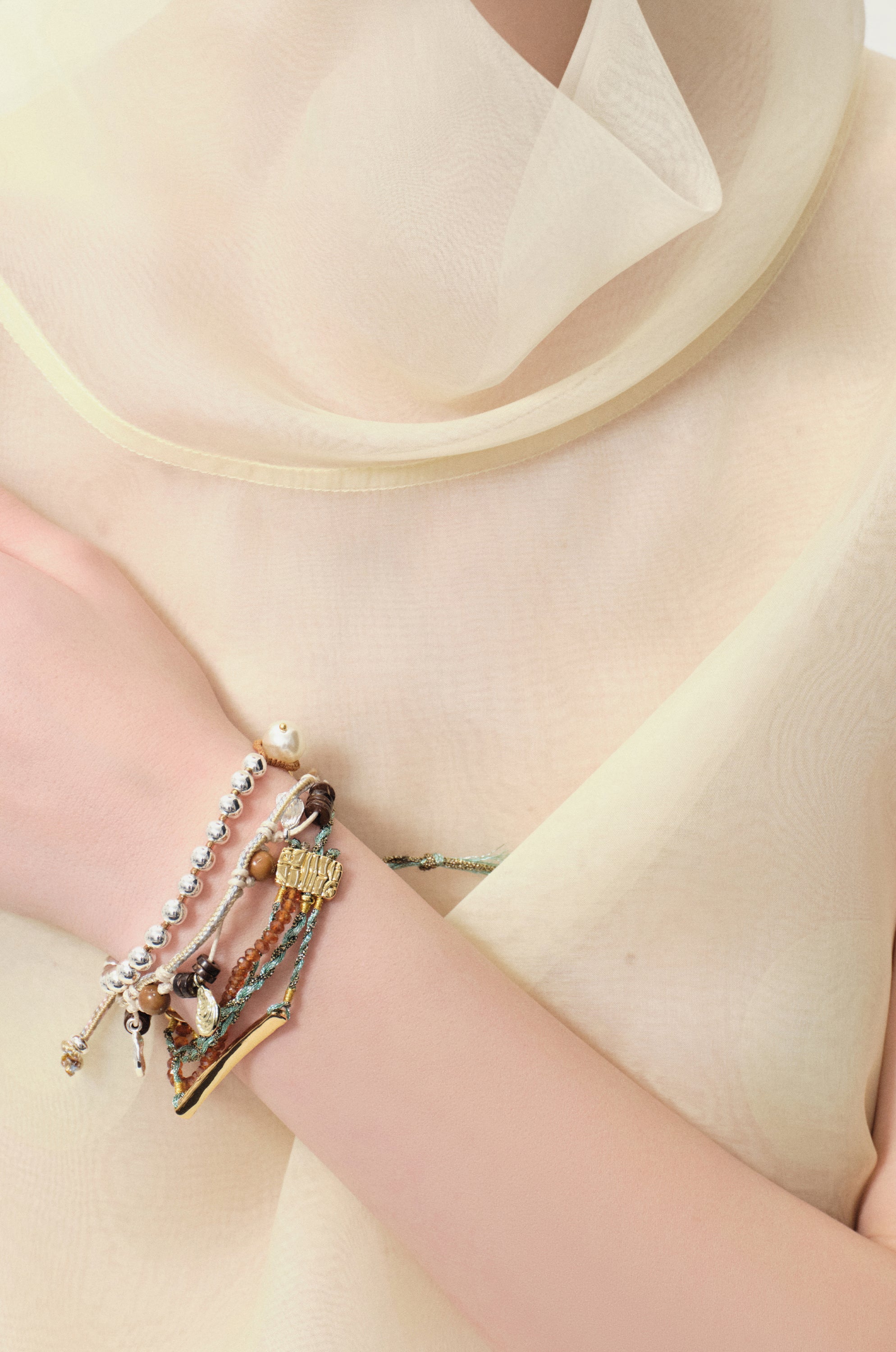 Gleam Set of three gold and silk bracelet Red