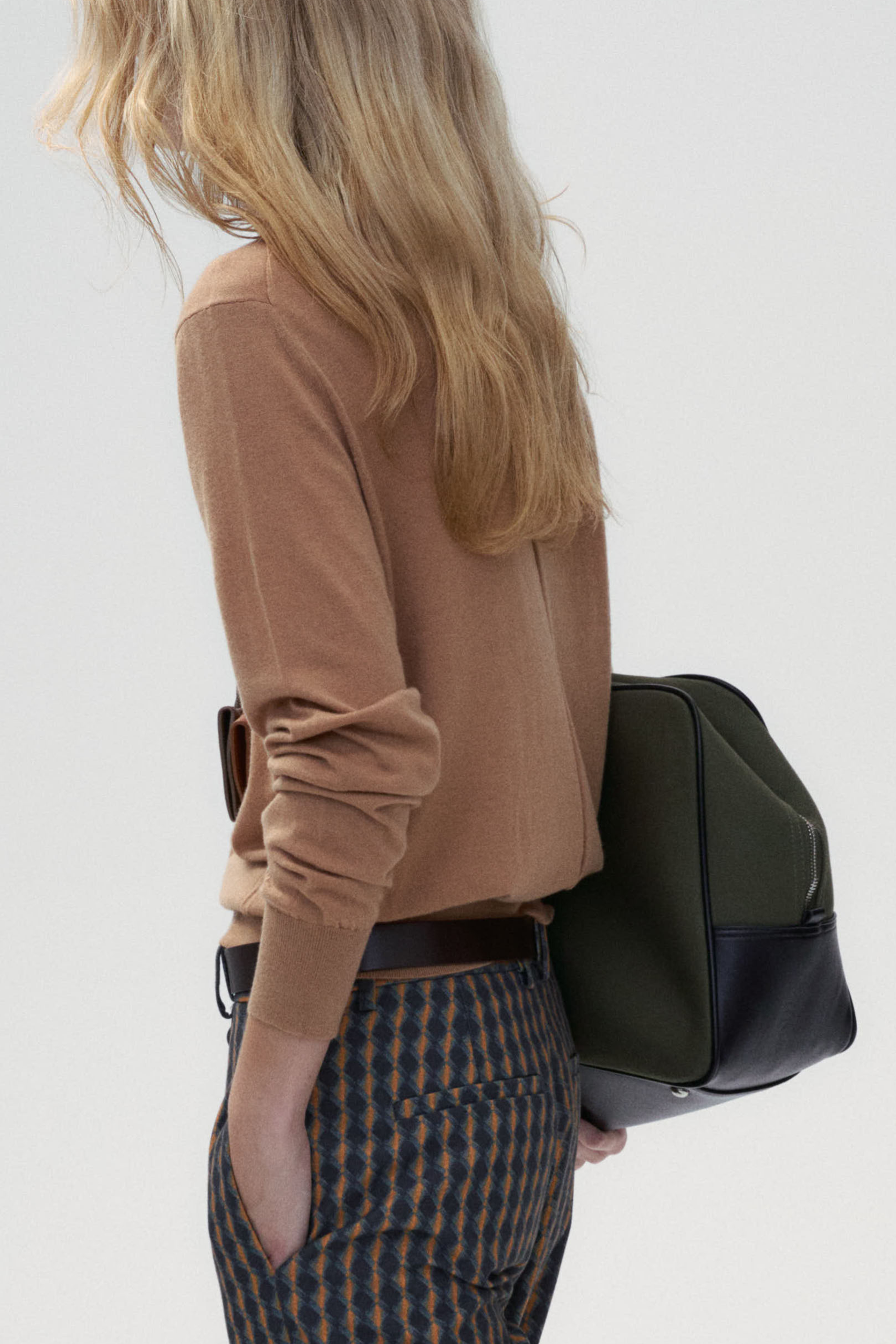 Silk & Cashmere blend Turtleneck Sweater Pull Over - Beige