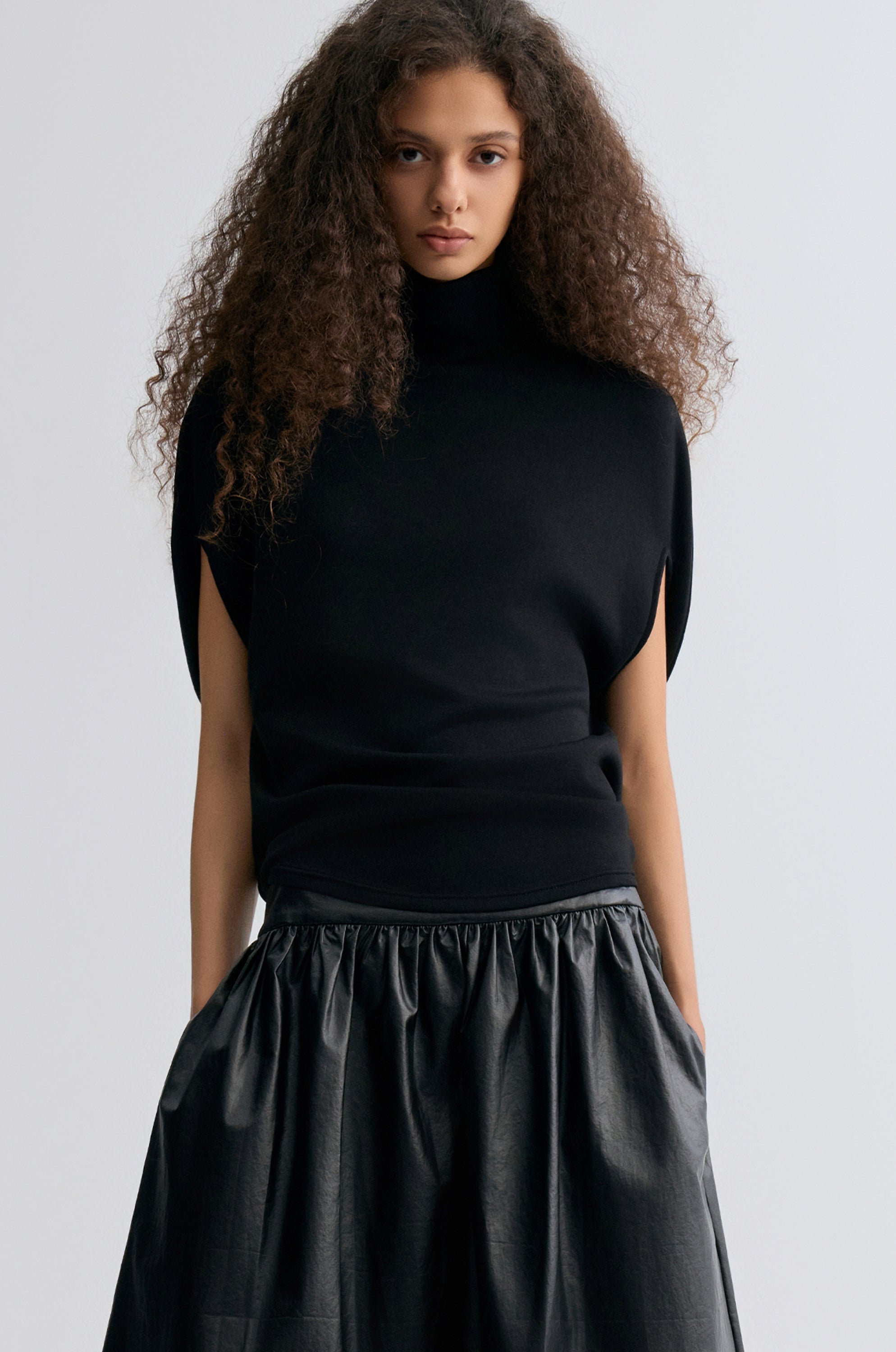 Mousse Circular Tee Black